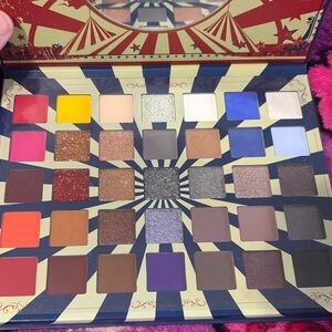 NWT 35 colors Eyeshadow Beauty Creations Ring Master Palette with Bold Shades